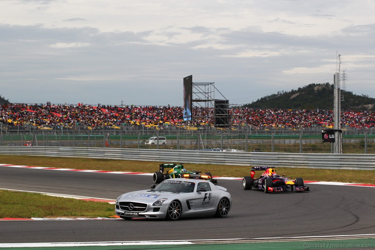 GP COREA, 06.10.2013- Gara, The Safety Car Mercedes SLS lead the group