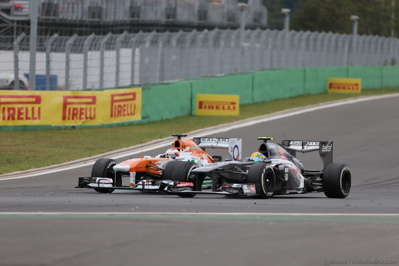 GP COREA, 06.10.2013- Gara, Adrian Sutil (GER), Sahara Force India F1 Team VJM06 crash with Mark Webber (AUS) Red Bull Racing RB9