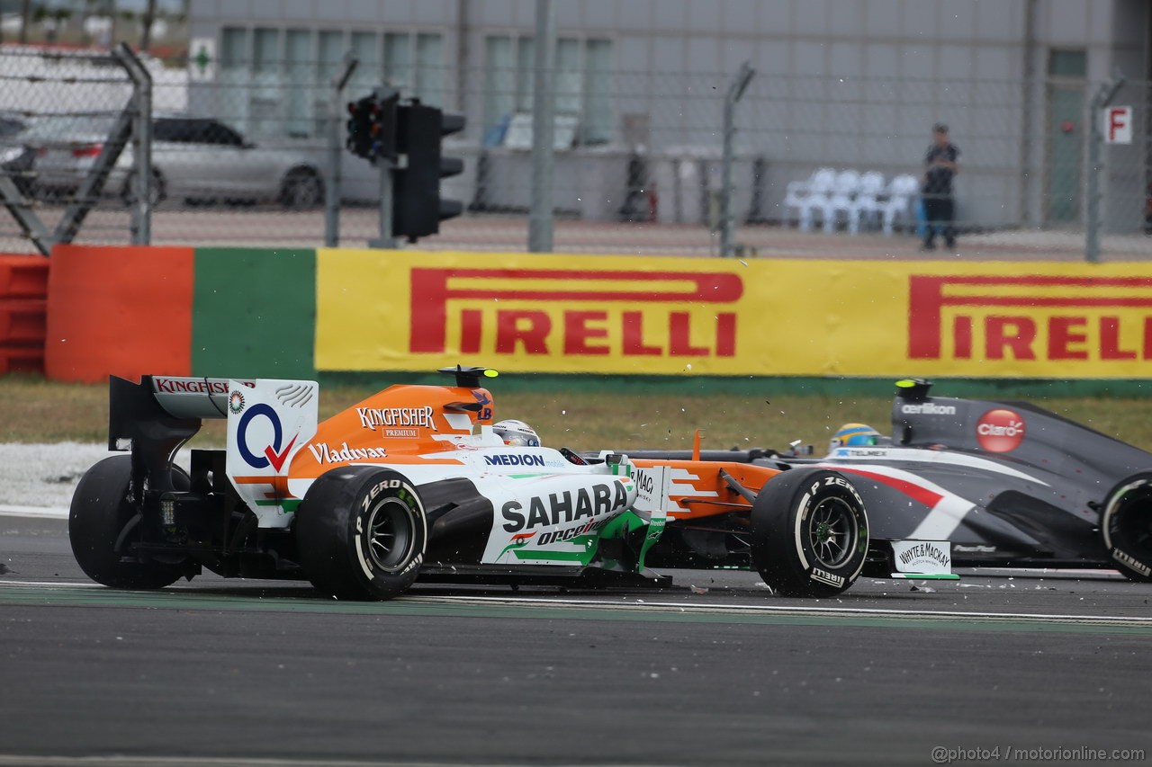 GP COREA, 06.10.2013- Gara, Adrian Sutil (GER), Sahara Force India F1 Team VJM06 crash with Mark Webber (AUS) Red Bull Racing RB9