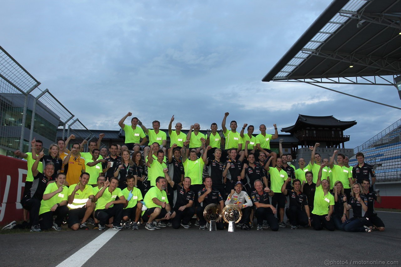 GP COREA, 06.10.2013- Red Bull Racing Team celebrate the victory of Sebastian Vettel (GER) Red Bull Racing RB9