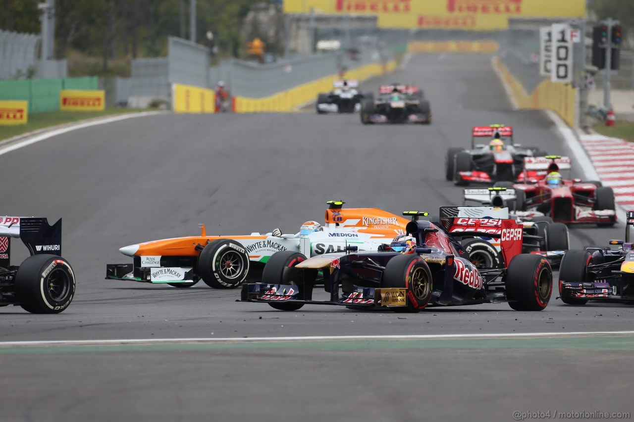 GP COREA, 06.10.2013- Gara, Adrian Sutil (GER), Sahara Force India F1 Team VJM06 crash with Mark Webber (AUS) Red Bull Racing RB9