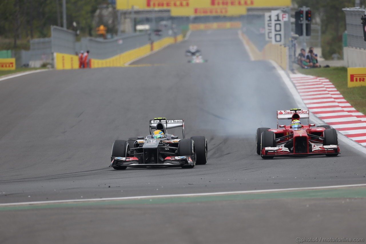 GP COREA, 06.10.2013- Gara,Esteban Gutierrez (MEX), Sauber F1 Team C32 overtakes Felipe Massa (BRA) Ferrari F138