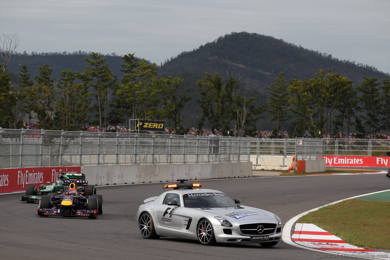 GP COREA, 06.10.2013- Gara, The Safety Car Mercedes SLS lead the group