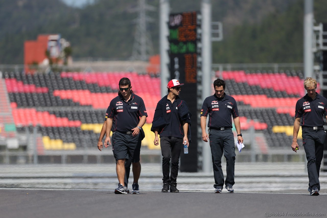 GP COREA, 03.10.2013-Daniel Ricciardo (AUS) Scuderia Toro Rosso STR8 