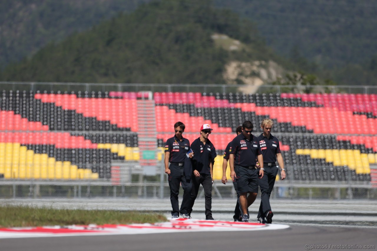 GP COREA, 03.10.2013-Daniel Ricciardo (AUS) Scuderia Toro Rosso STR8 