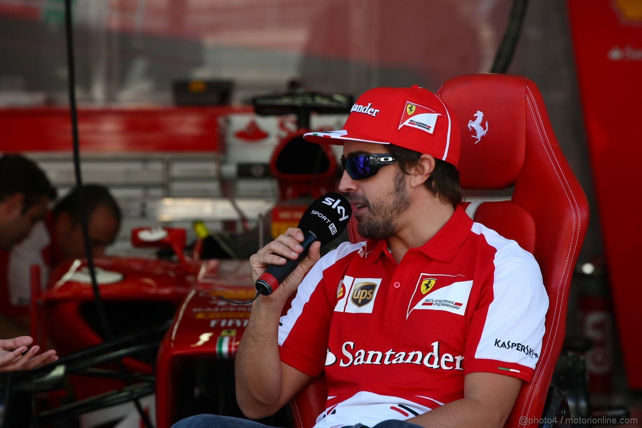 GP COREA, 03.10.2013- Fernando Alonso (ESP) Ferrari F138 during a tv interview