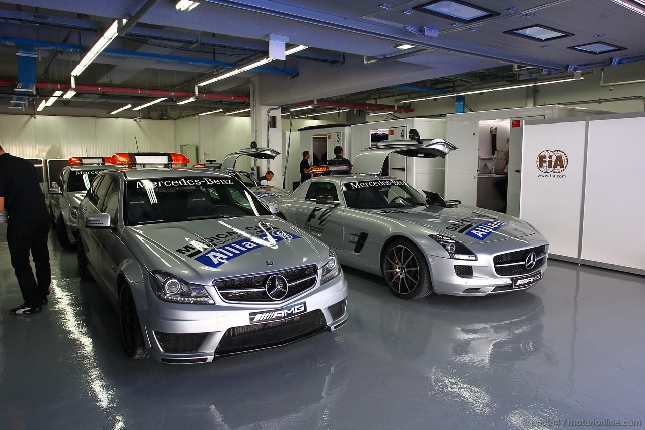 GP COREA, 03.10.2013- Mercedes Safety e Medical Car