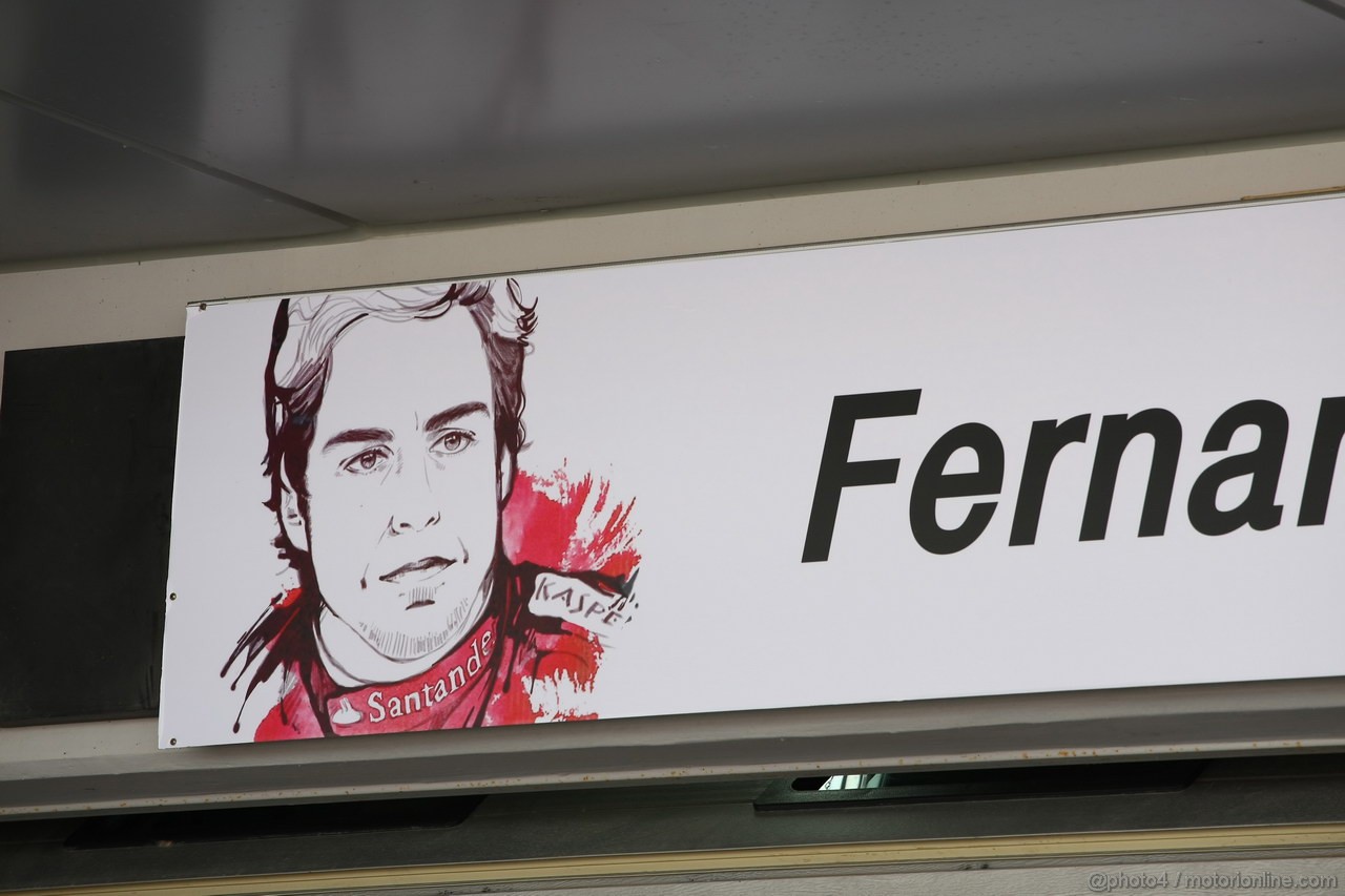 GP COREA, 03.10.2013- Fernando Alonso (ESP) Ferrari F138 banner over his garage