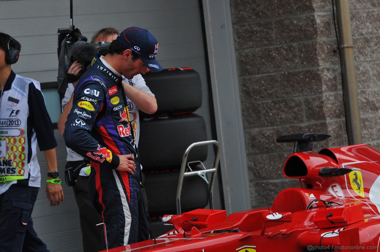 GP COREA, 05.10.2013- Qualifiche, Mark Webber (AUS) Red Bull Racing RB9 look Fernando Alonso (ESP) Ferrari F138 car