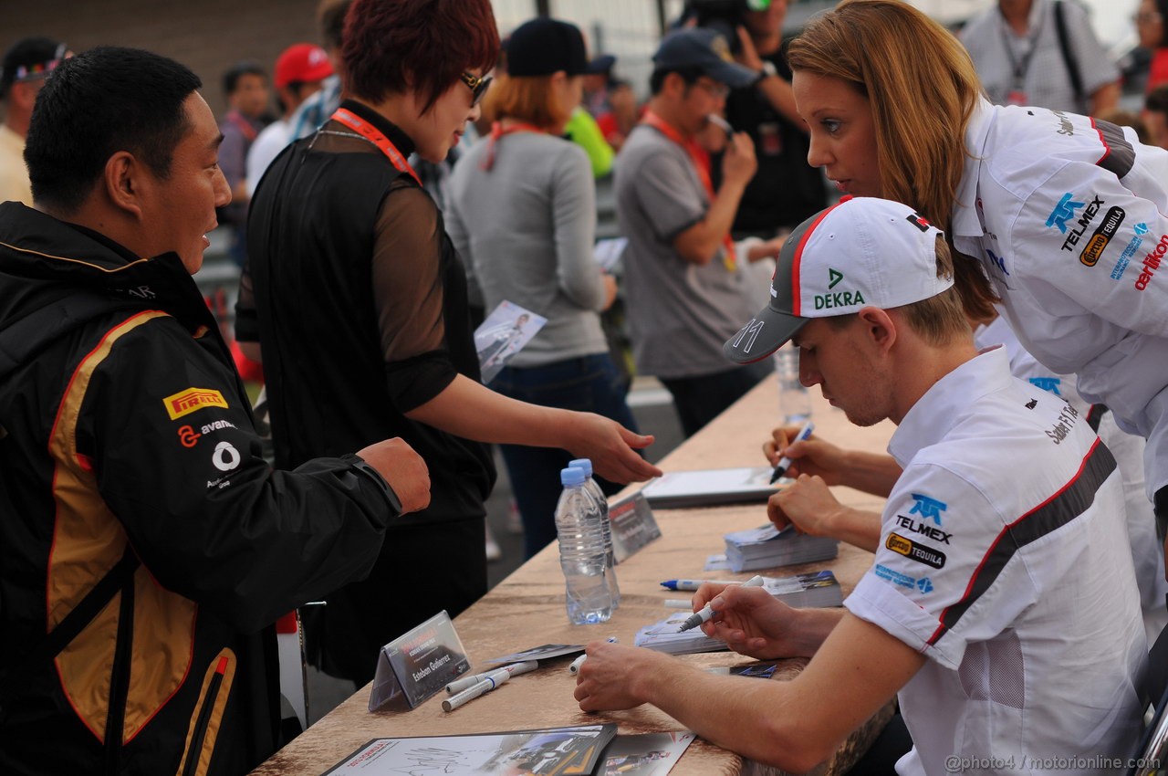 GP COREA, 05.10.2013- Autograph Session, Nico Hulkenberg (GER) Sauber F1 Team C32