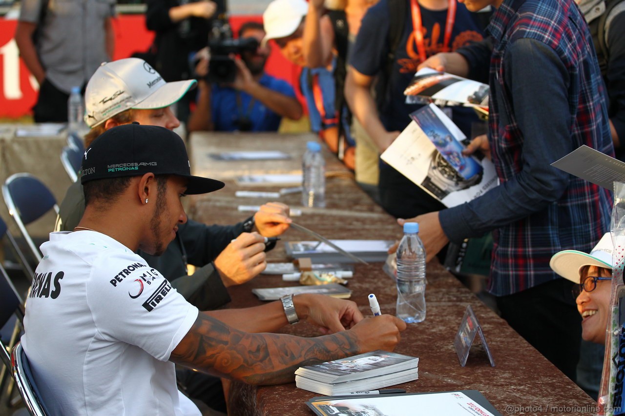 GP COREA, 05.10.2013- Autograph Session, Lewis Hamilton (GBR) Mercedes AMG F1 W04