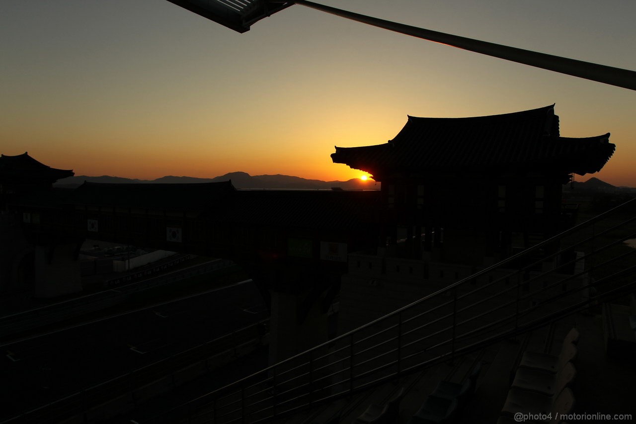GP COREA, 04.10.2013- Track at the sunset