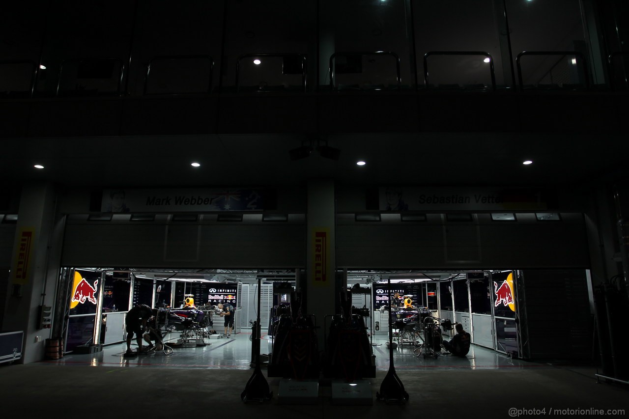 GP COREA, 04.10.2013- Redbull garage in the night
