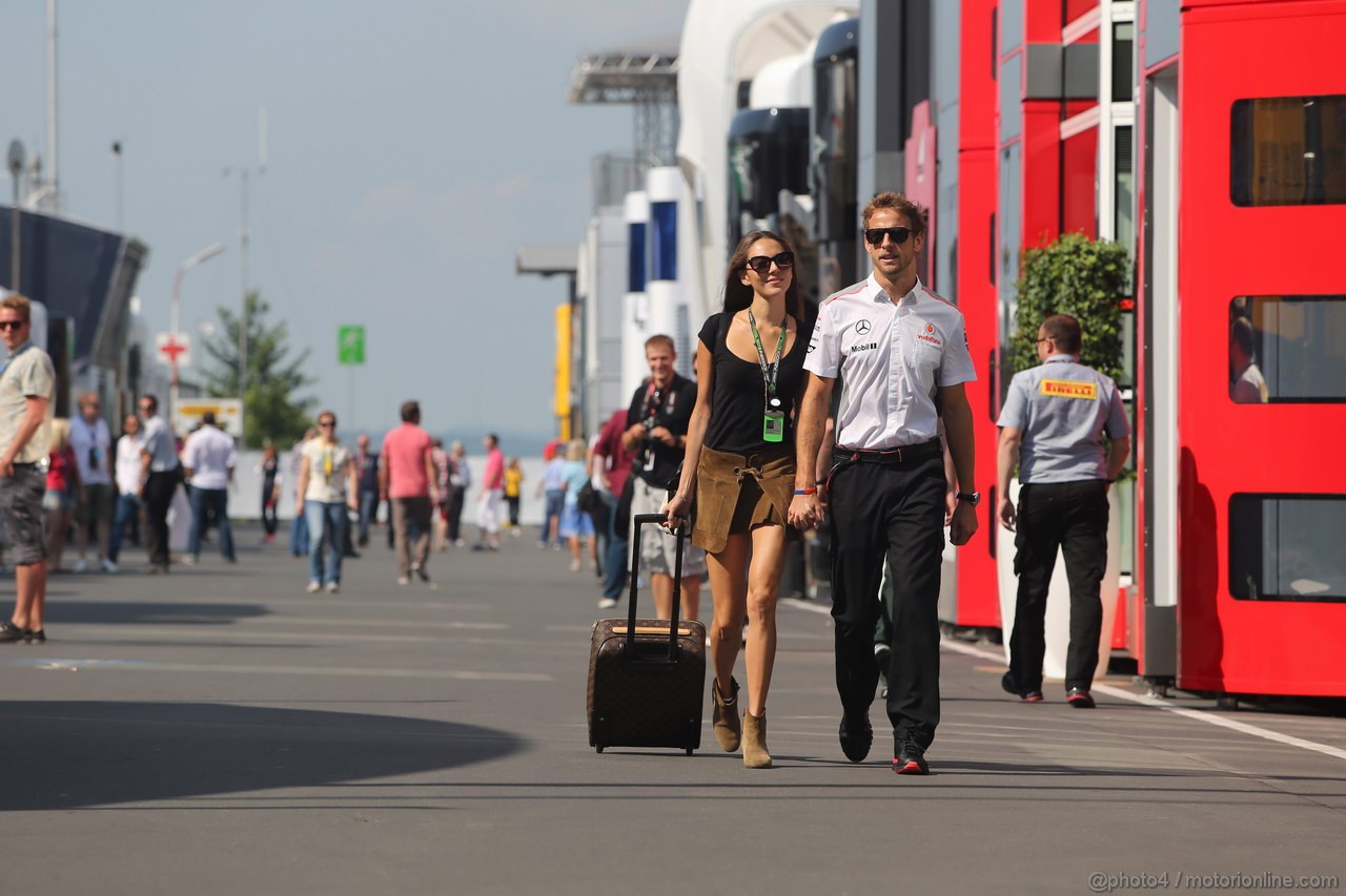 GP GERMANIA, 07.07.2013- Jenson Button (GBR) McLaren Mercedes MP4-28 e Jessica Michibata (GBR)