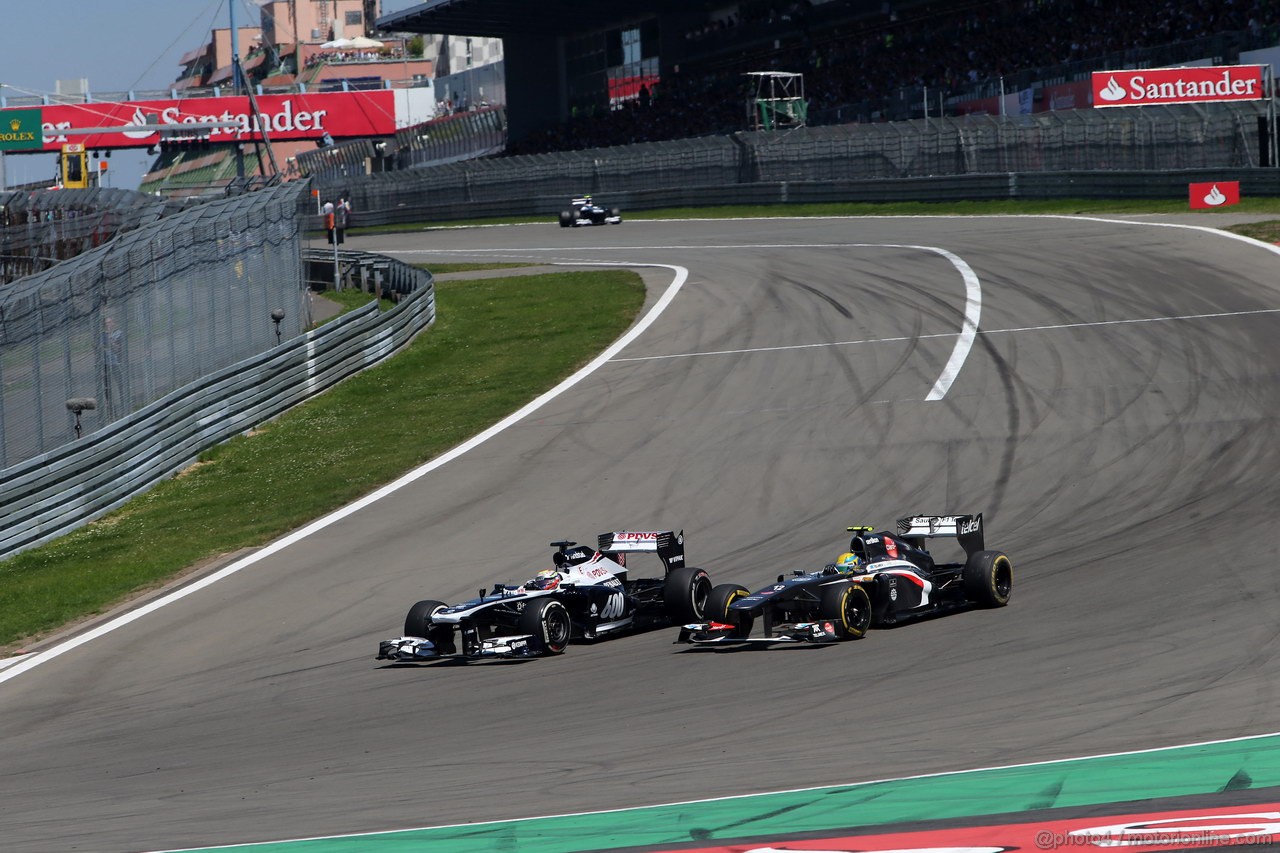 GP GERMANIA, 07.07.2013-  Gara, Pastor Maldonado (VEN) Williams F1 Team FW35 e Esteban Gutierrez (MEX), Sauber F1 Team C32 