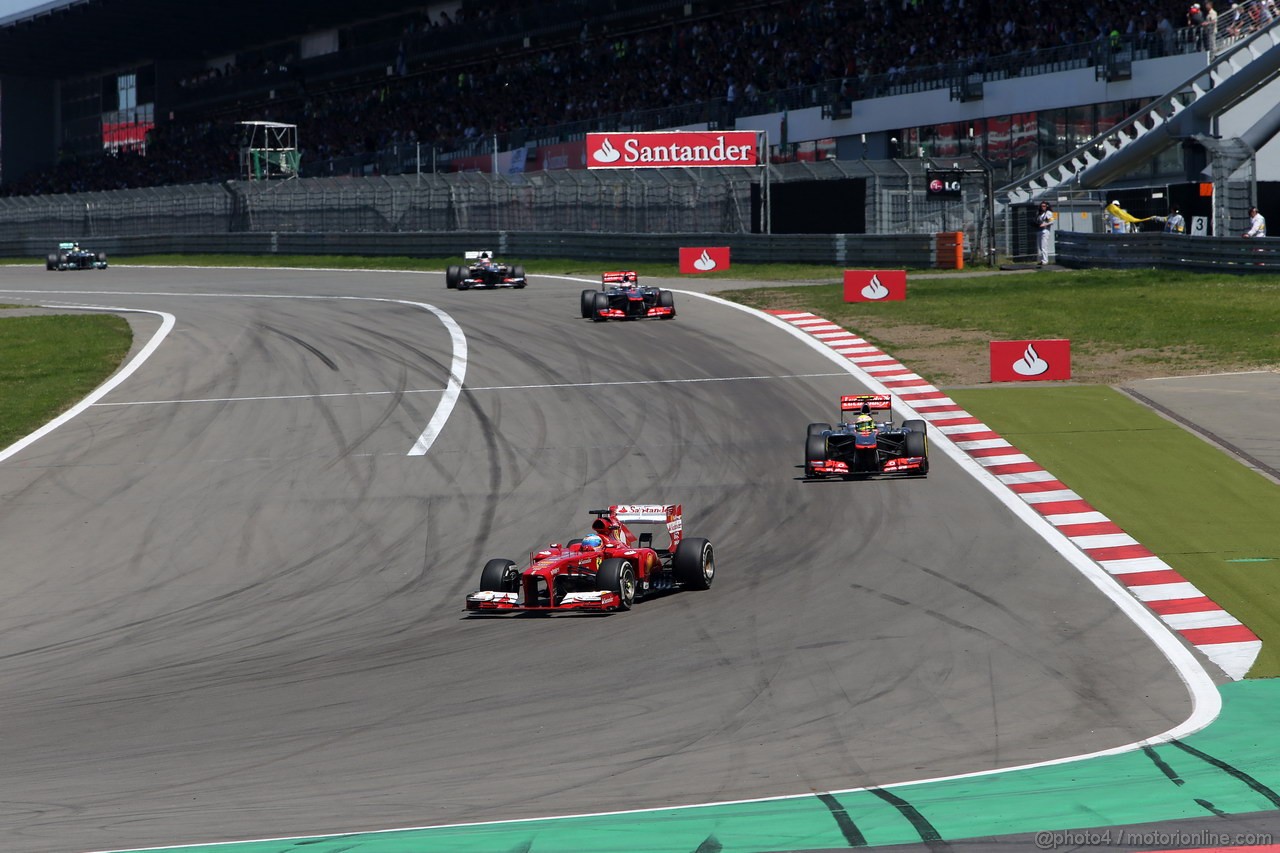 GP GERMANIA, 07.07.2013-  Gara, Fernando Alonso (ESP) Ferrari F138 davanti a Sergio Perez (MEX) McLaren MP4-28 