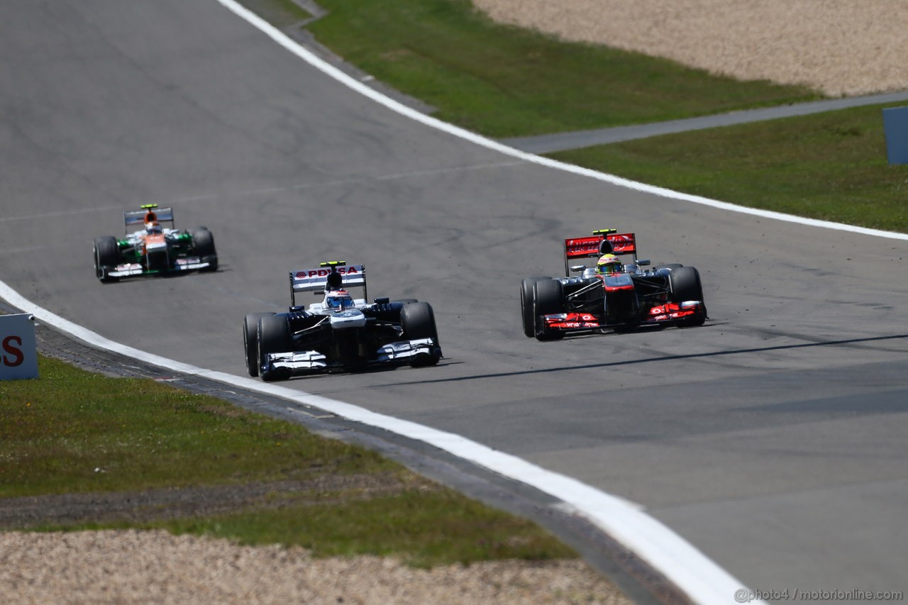 GP GERMANIA, 07.07.2013-  Gara, Valtteri Bottas (FIN), Williams F1 Team FW35 e Sergio Perez (MEX) McLaren MP4-28 