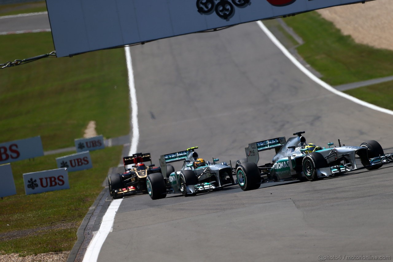 GP GERMANIA, 07.07.2013-  Gara, Lewis Hamilton (GBR) Mercedes AMG F1 W04 e Nico Rosberg (GER) Mercedes AMG F1 W04 