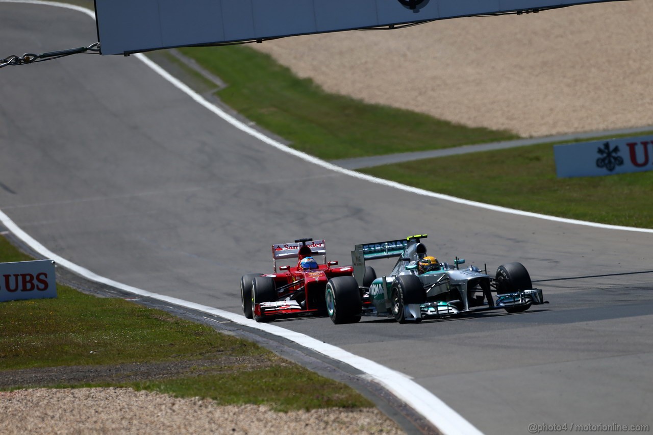 GP GERMANIA, 07.07.2013-  Gara, Lewis Hamilton (GBR) Mercedes AMG F1 W04 davanti a Fernando Alonso (ESP) Ferrari F138 