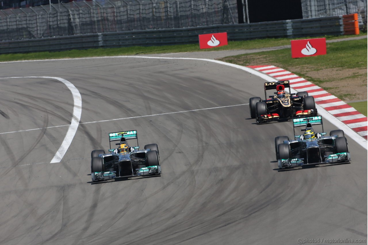 GP GERMANIA, 07.07.2013-  Gara, Lewis Hamilton (GBR) Mercedes AMG F1 W04 e Nico Rosberg (GER) Mercedes AMG F1 W04 