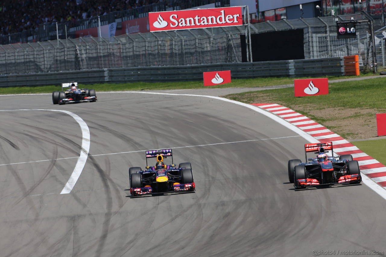 GP GERMANIA, 07.07.2013-  Gara, Sebastian Vettel (GER) Red Bull Racing RB9 e Jenson Button (GBR) McLaren Mercedes MP4-28 