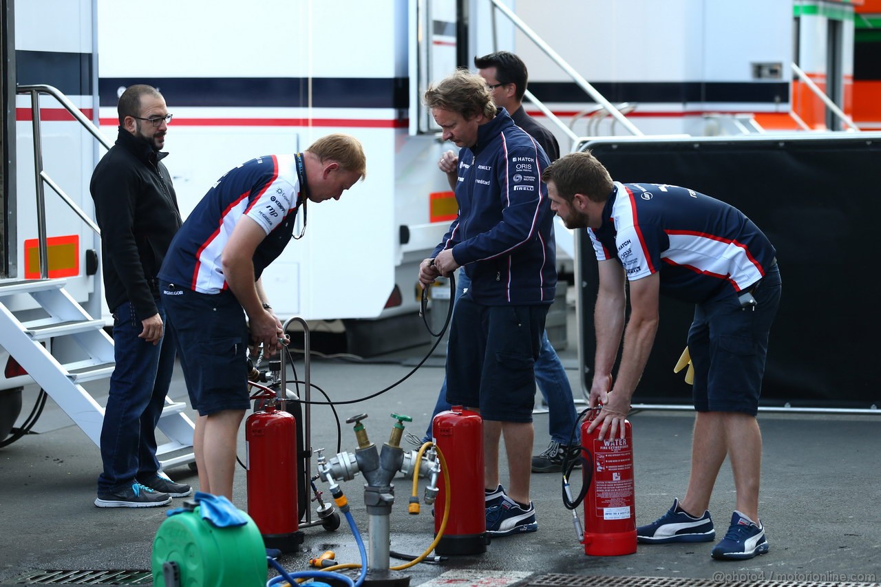 GP GERMANIA, 06.07.2013- Firemen were called to the Williams garage after they suffered a KERS fire.