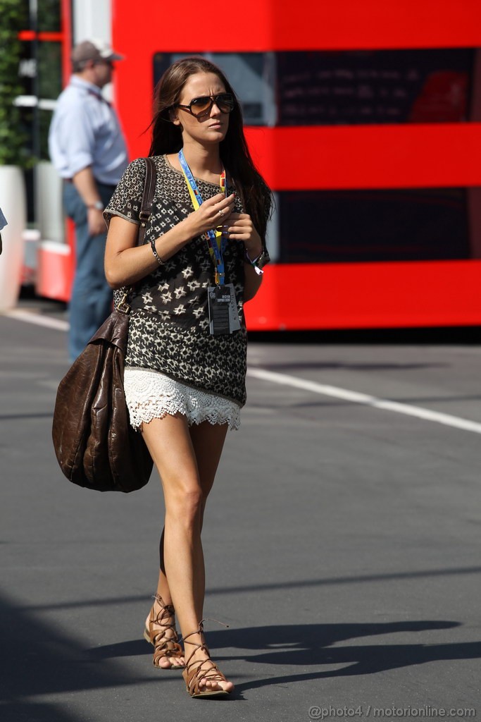 GP GERMANIA, 06.07.2013- Prove Libere 3, Ragazza in the paddock 