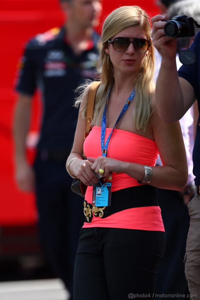 GP GERMANIA, 06.07.2013- Prove Libere 3, Ragazza in the paddock