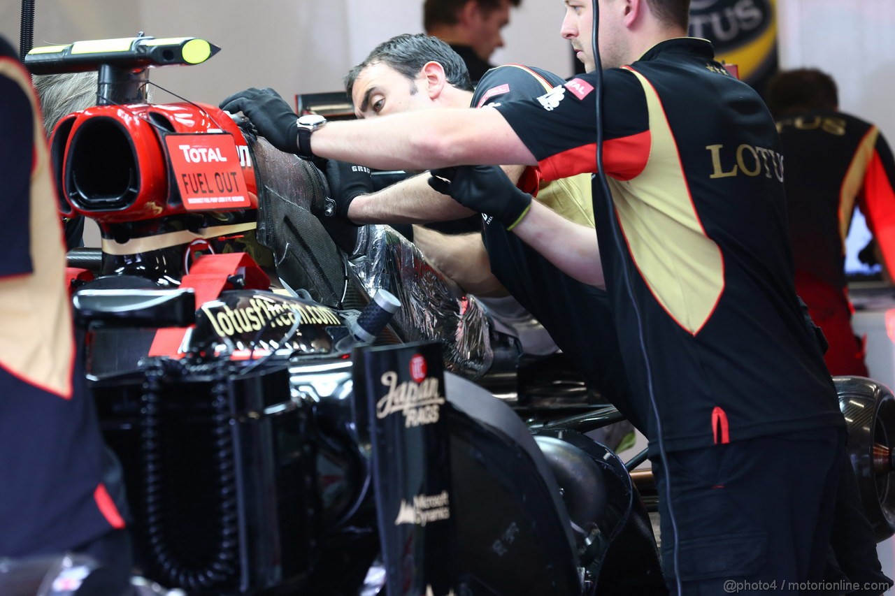 GP GERMANIA, 05.07.2013- Prove Libere 1, Mechanics work on the car