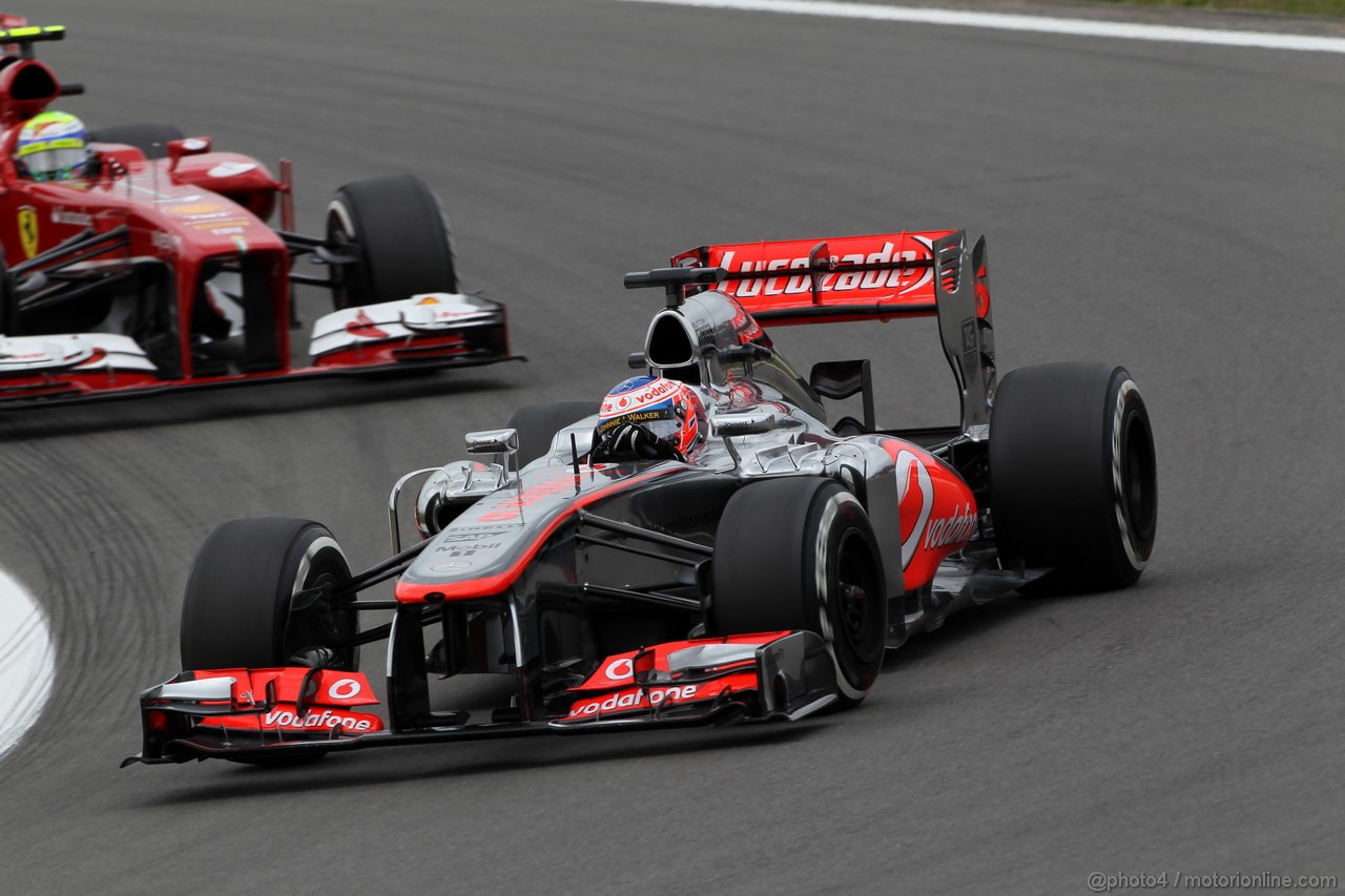 GP GERMANIA, 05.07.2013- Prove Libere 2, Jenson Button (GBR) McLaren Mercedes MP4-28 davanti a Felipe Massa (BRA) Ferrari F138 