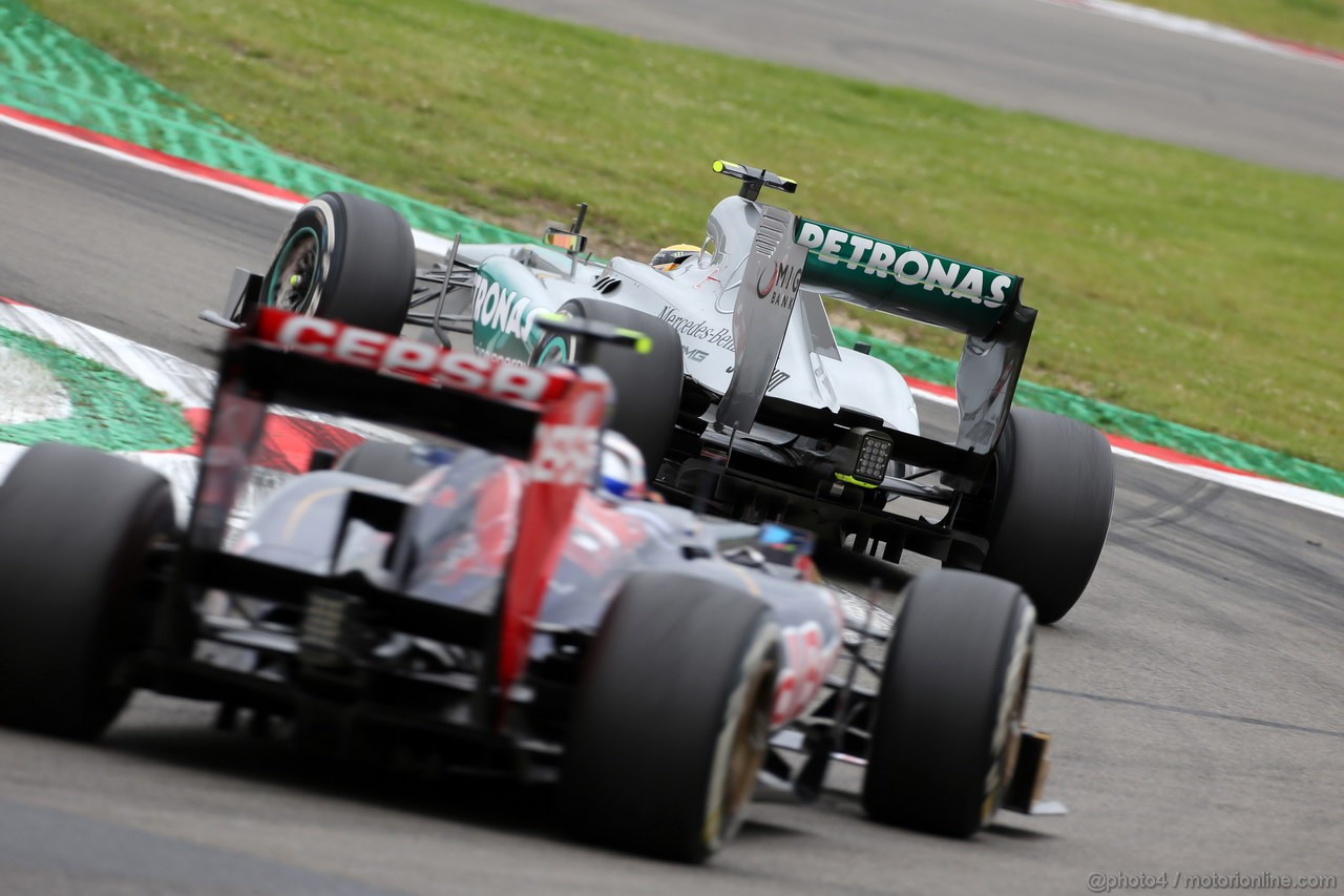 GP GERMANIA, 05.07.2013- Prove Libere 2, Daniel Ricciardo (AUS) Scuderia Toro Rosso STR8 e Lewis Hamilton (GBR) Mercedes AMG F1 W04 