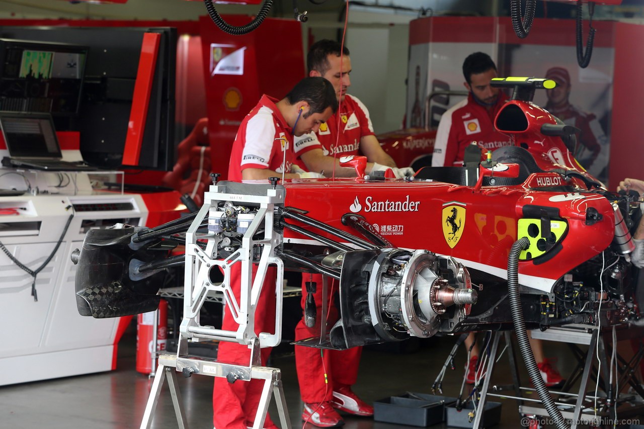 GP GERMANIA, 05.07.2013- Mechanics work on the car of Felipe Massa (BRA) Ferrari F138 