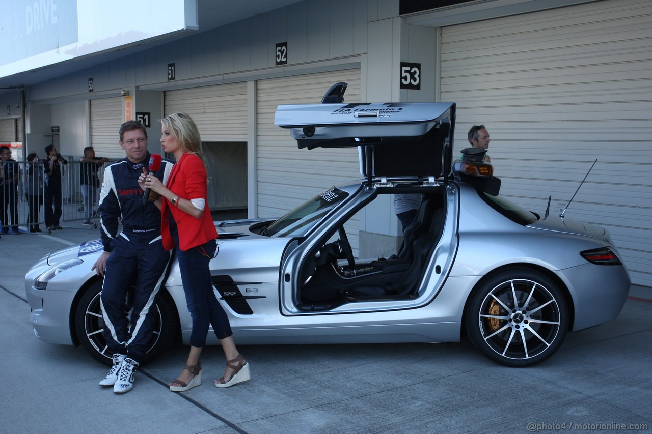 GP GIAPPONE, 13.10.2013- Sarah Winkhaus (ITA), SKY TV e Bernd Maylander (GER) FIA Safety Car Driver 
