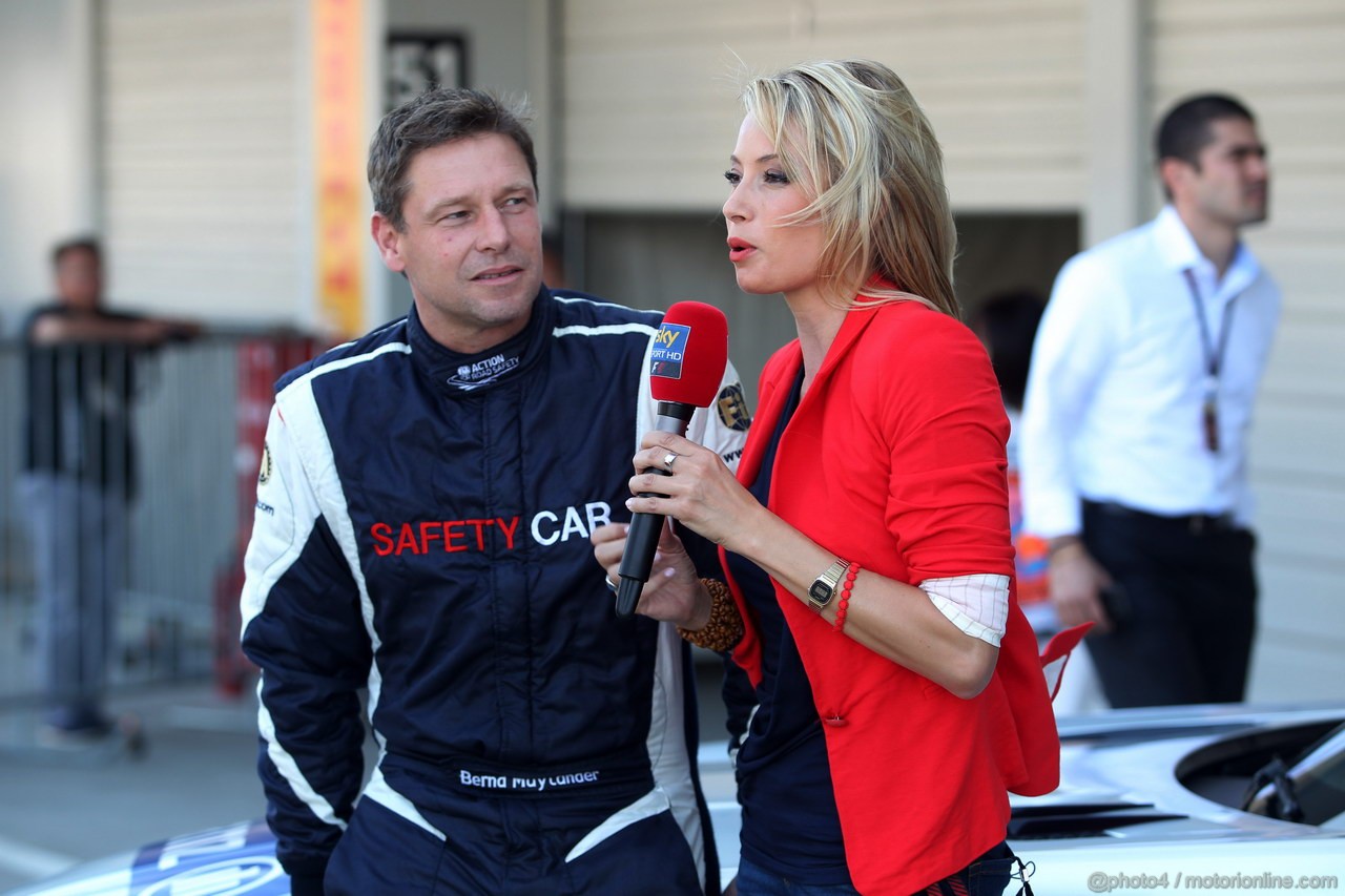 GP GIAPPONE, 13.10.2013- Bernd Maylander (GER) FIA Safety Car Driver e Sarah Winkhaus (ITA), SKY TV 