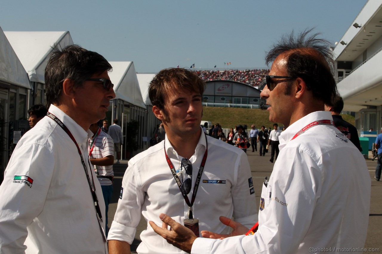 GP GIAPPONE, 13.10.2013- (L-D) Giancarlo Bruno (ITA), Rai, Luca Filippi (ITA), Sky e Emanuele Pirro (ITA), FIA Steward 