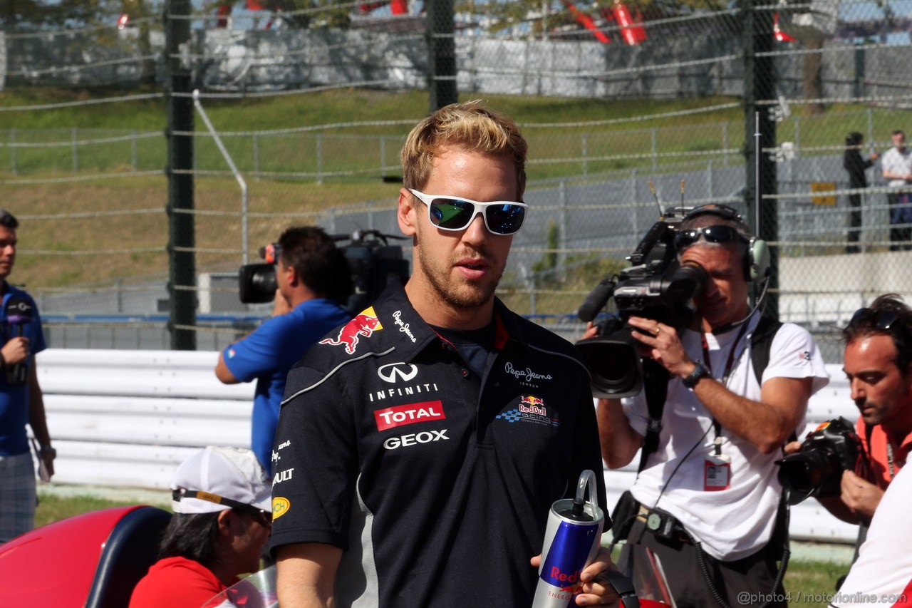 GP GIAPPONE, 13.10.2013- Sebastian Vettel (GER) Red Bull Racing RB9 