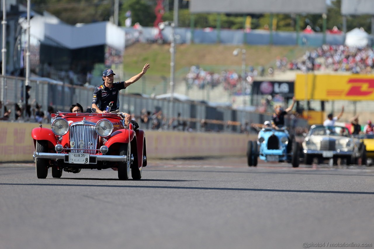 GP GIAPPONE, 13.10.2013- Mark Webber (AUS) Red Bull Racing RB9 at drivers parade  