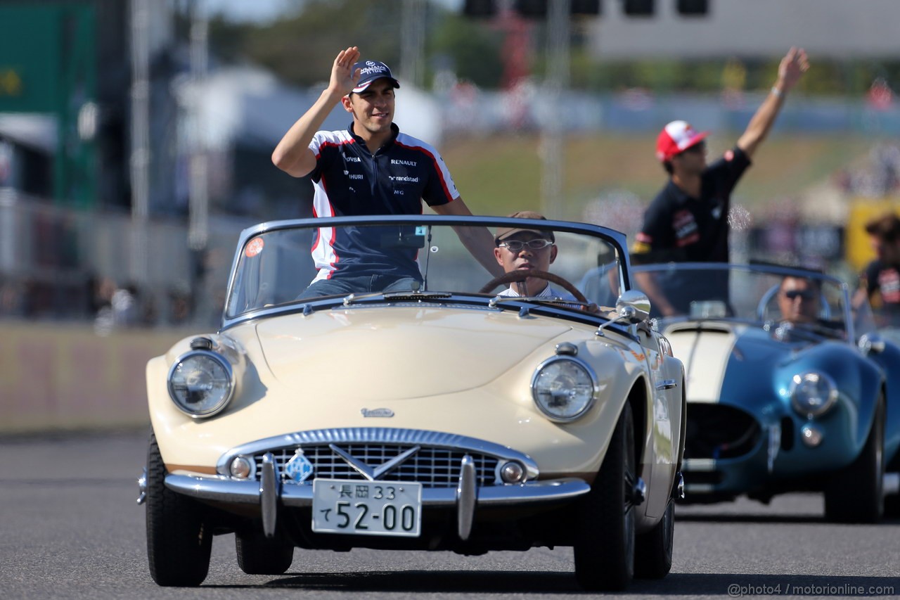 GP GIAPPONE, 13.10.2013- Pastor Maldonado (VEN) Williams F1 Team FW35 at drivers parade  