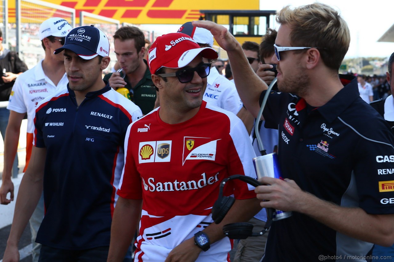 GP GIAPPONE, 13.10.2013- Pastor Maldonado (VEN) Williams F1 Team FW35, Felipe Massa (BRA) Ferrari F138 e Sebastian Vettel (GER) Red Bull Racing RB9 