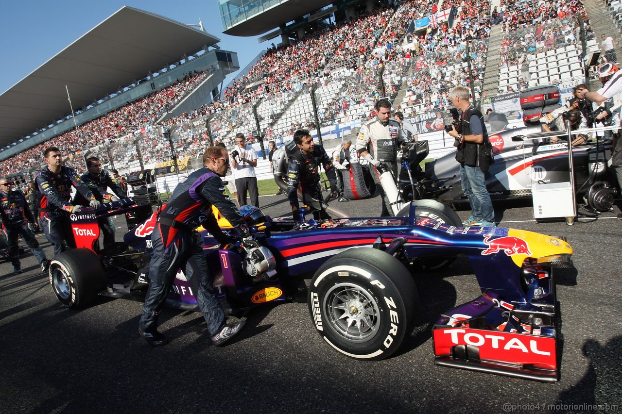 GP GIAPPONE, 13.10.2013- Gara, Sebastian Vettel (GER) Red Bull Racing RB9 