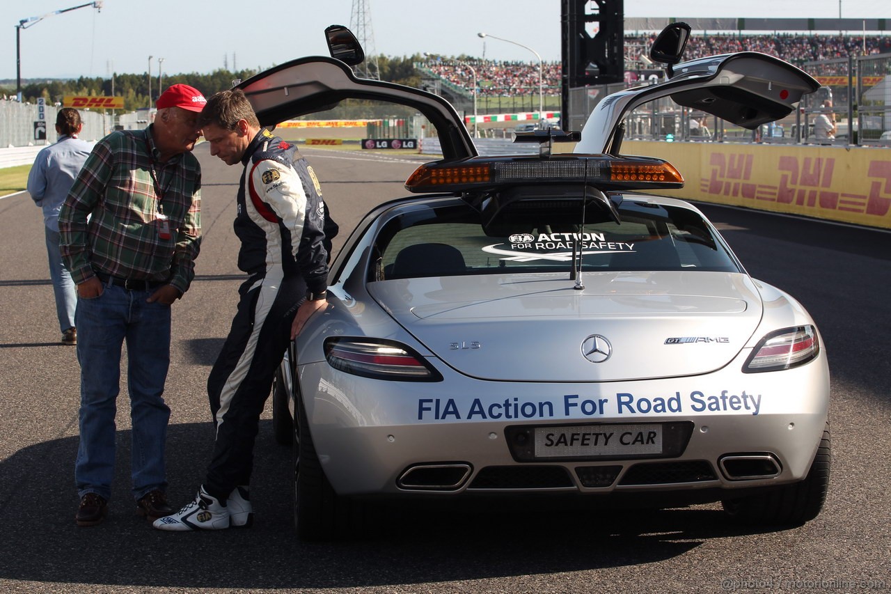 GP GIAPPONE, 13.10.2013- Gara, Nikki Lauda (AU), Mercedes e Bernd Maylander (GER) FIA Safety Car Driver 