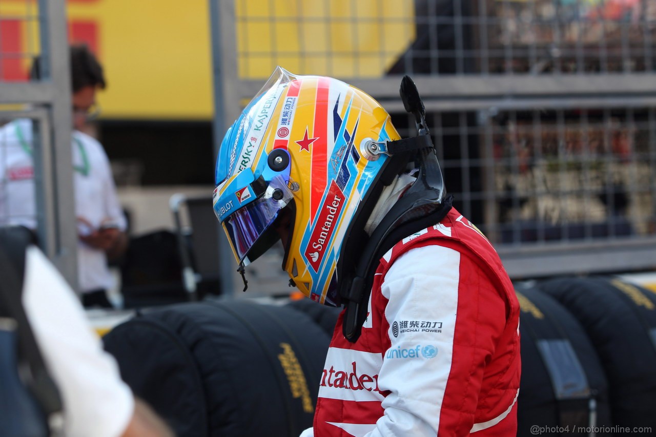 GP GIAPPONE, 13.10.2013- Gara, Fernando Alonso (ESP) Ferrari F138 with a tribute to Maria di Maria De Villota (ESP) in the helmet