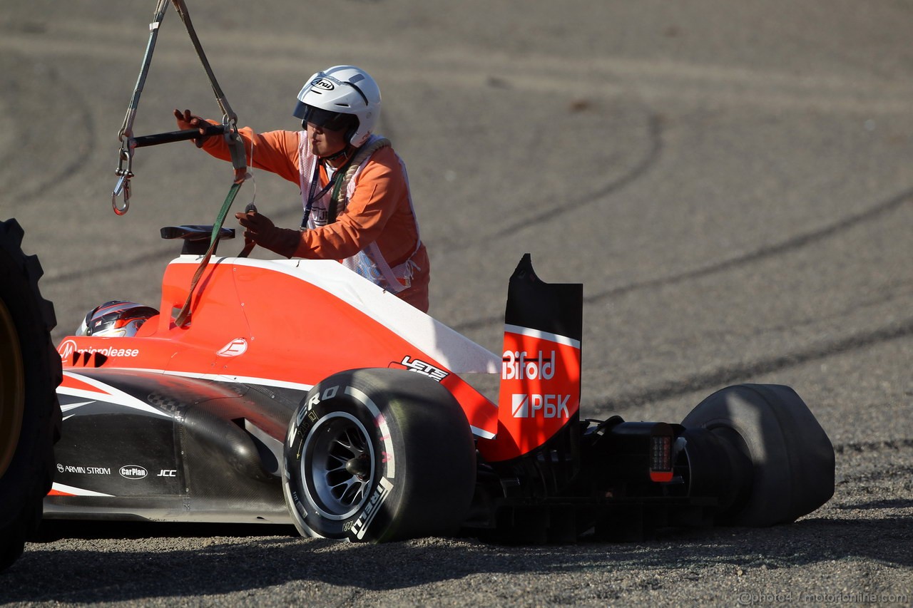 GP GIAPPONE, 13.10.2013- Gara, Crash, Jules Bianchi (FRA) Marussia F1 Team MR02