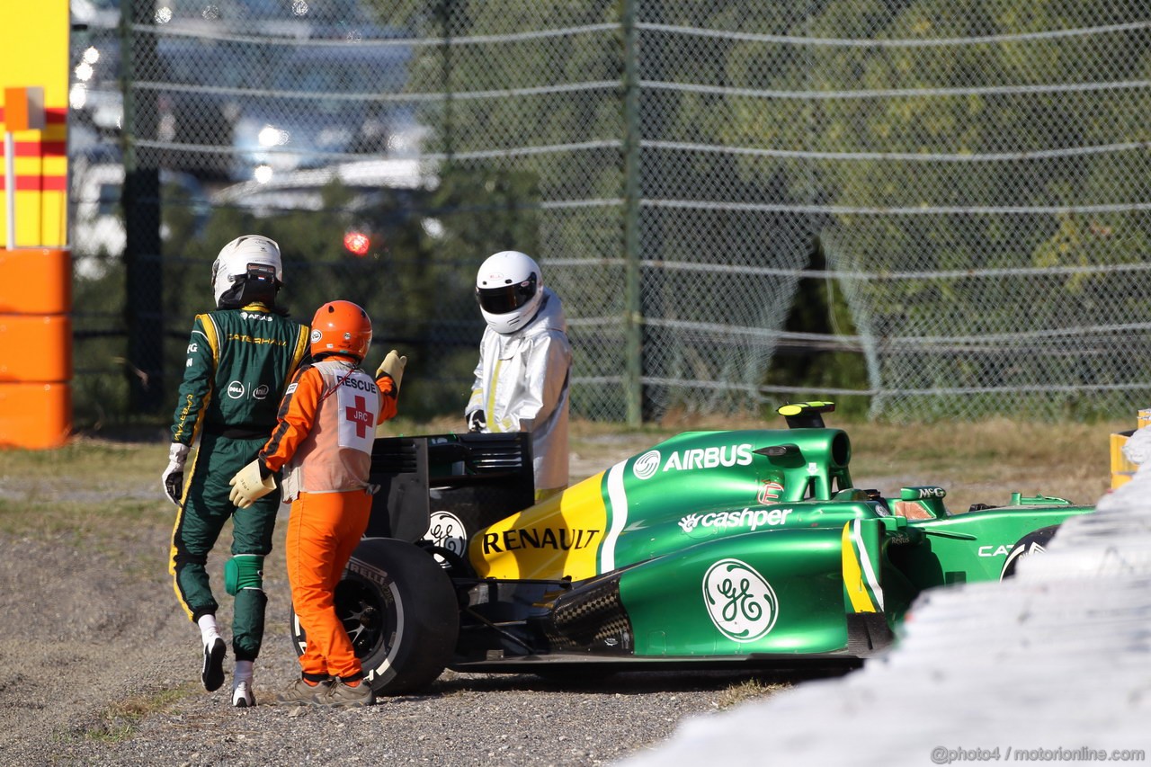 GP GIAPPONE, 13.10.2013- Gara, Crash, Giedo Van der Garde (NED), Caterham F1 Team CT03