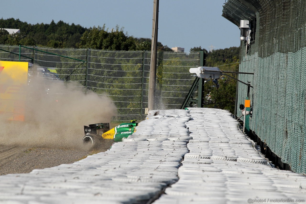 GP GIAPPONE, 13.10.2013- Gara, crash, Giedo Van der Garde (NED), Caterham F1 Team CT03