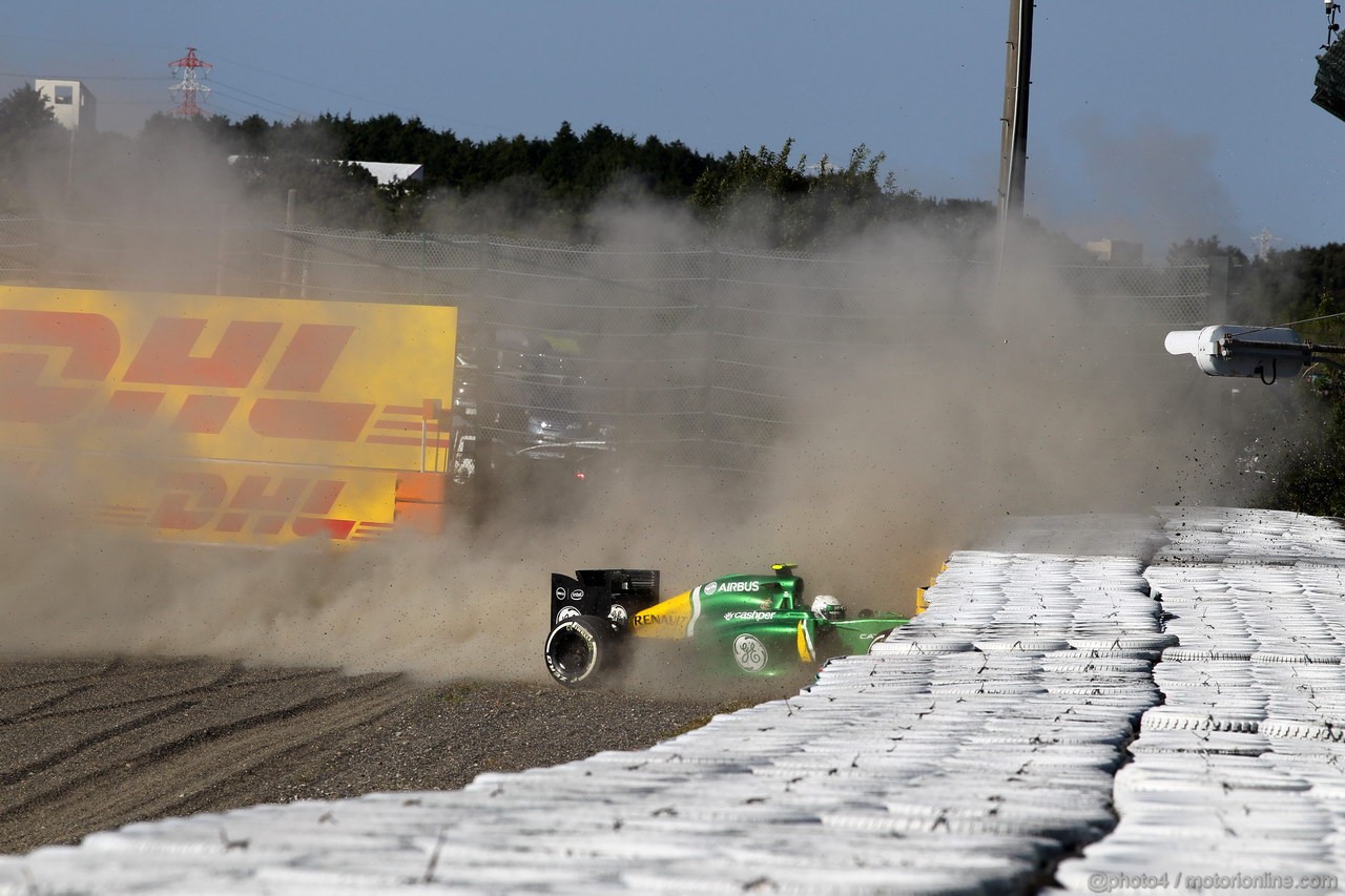 GP GIAPPONE, 13.10.2013- Gara, crash, Giedo Van der Garde (NED), Caterham F1 Team CT03 