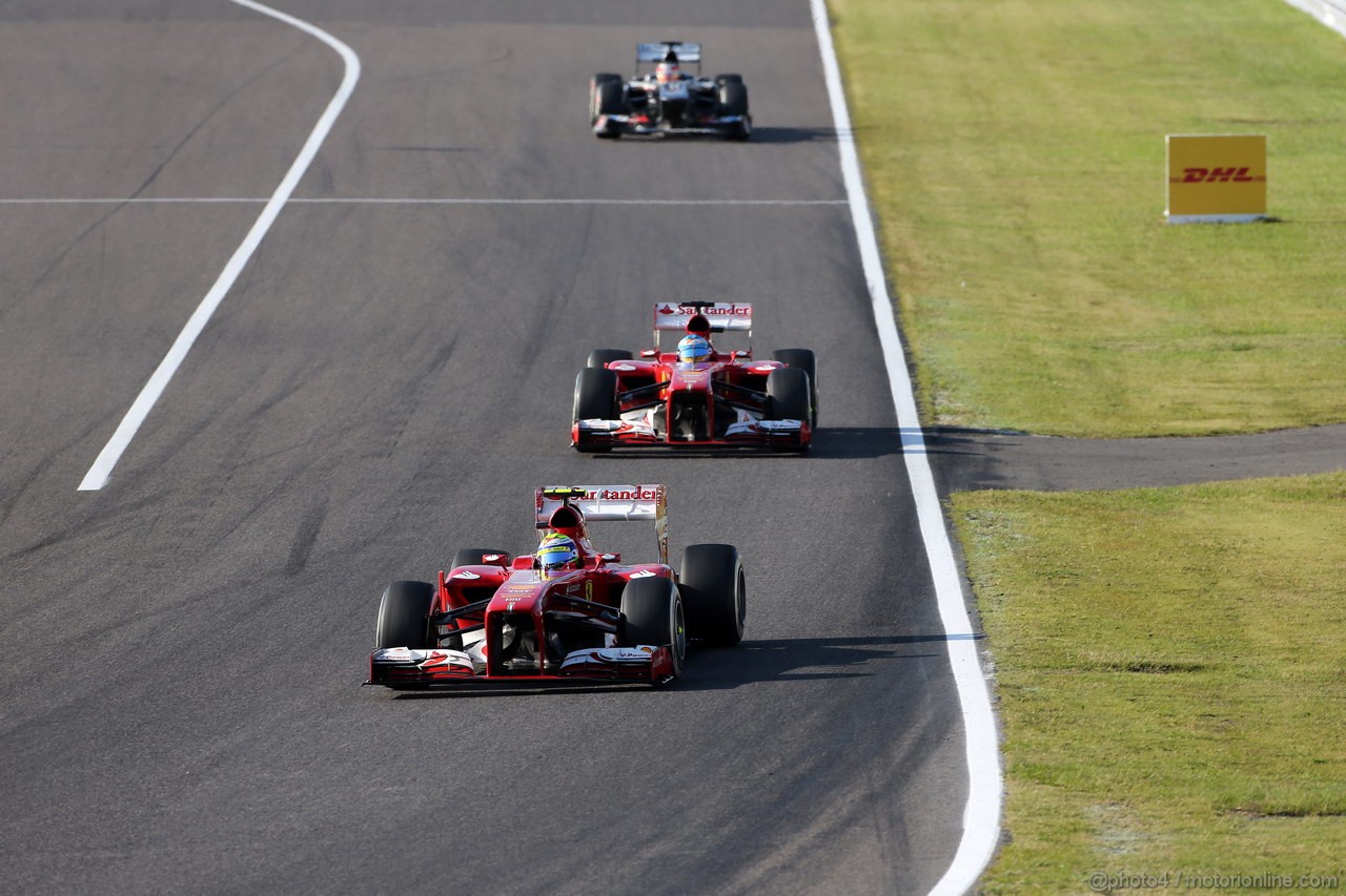 GP GIAPPONE, 13.10.2013- Gara, Felipe Massa (BRA) Ferrari F138 davanti a Fernando Alonso (ESP) Ferrari F138 
