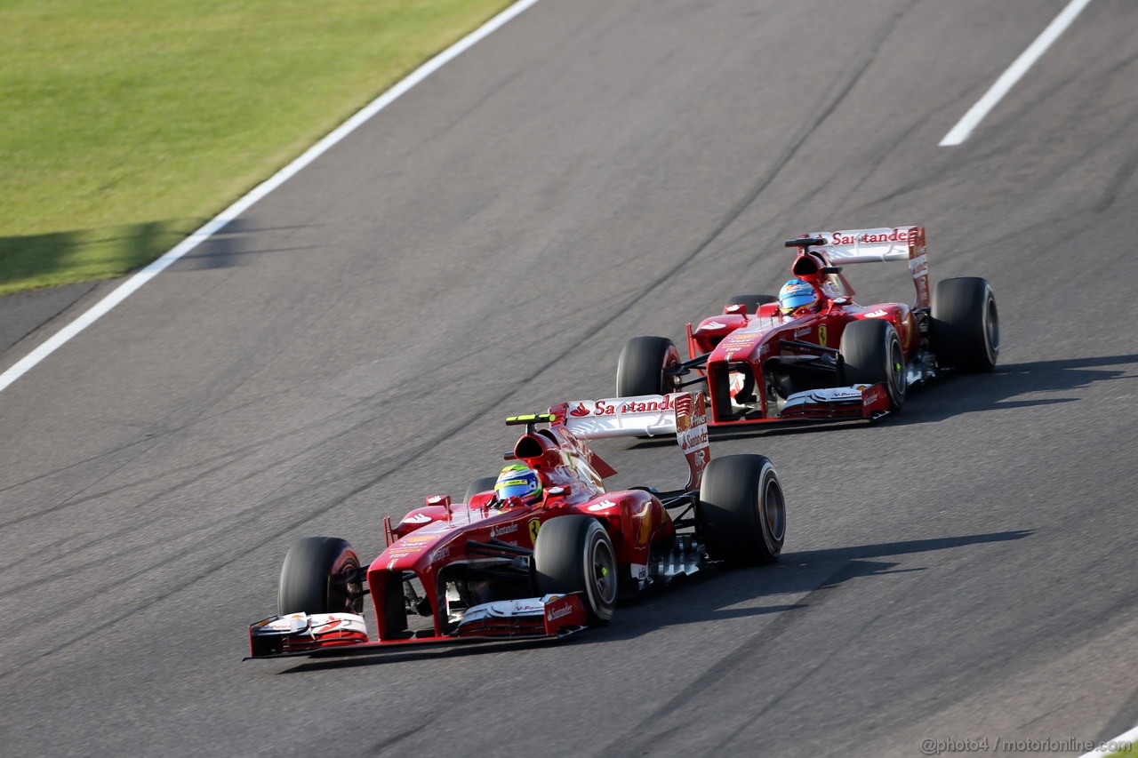 GP GIAPPONE, 13.10.2013- Gara, Felipe Massa (BRA) Ferrari F138 davanti a Fernando Alonso (ESP) Ferrari F138 