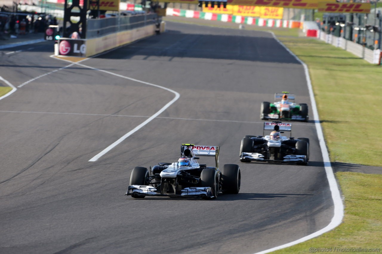 GP GIAPPONE, 13.10.2013- Gara, Valtteri Bottas (FIN), Williams F1 Team FW35 davanti a Pastor Maldonado (VEN) Williams F1 Team FW35 