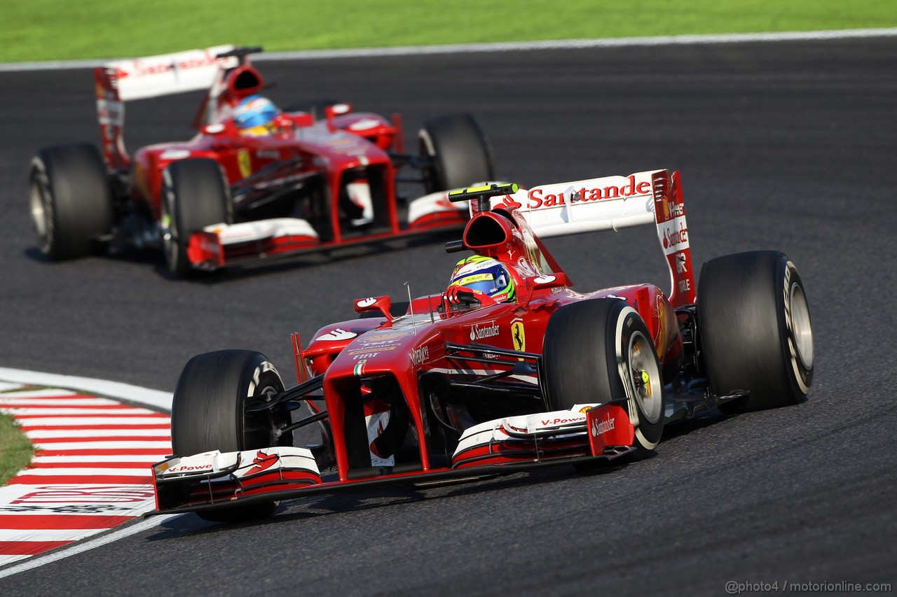 GP GIAPPONE, 13.10.2013- Gara, Felipe Massa (BRA) Ferrari F138 davanti a Fernando Alonso (ESP) Ferrari F138 